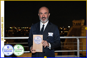 Angelo Sidoti ritira il premio di Certificazione “𝗘𝗺𝗽𝗹𝗼𝘆𝗲𝗲𝘀” rilasciata da ChooseMyCompany - Italia per uBroker S.p.A.